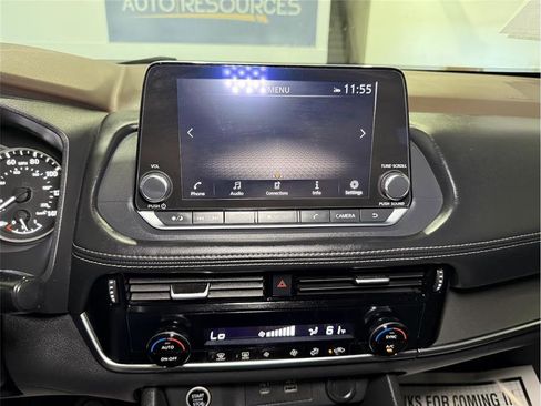 Used 2022 Nissan Rogue SV image 46