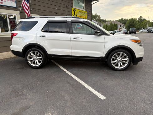 Used 2014 Ford Explorer XLT w/ Equipment Group 202A AWD/4WD image 4