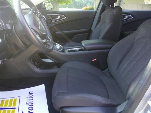 Used 2015 Chrysler 200 Limited w/ Convenience Group FWD image 10