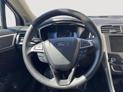 Used 2020 Ford Fusion SE FWD image 24