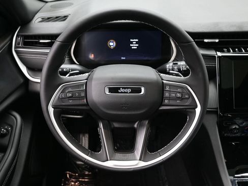 New 2025 Jeep Grand Cherokee L Altitude image 17