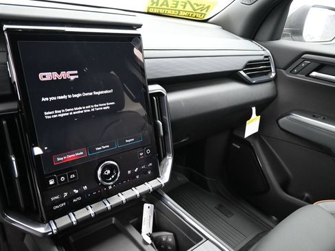 New 2026 GMC Acadia AT4 w/ Luxury Package AWD/4WD image 21