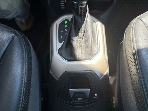 Used 2016 Jeep Renegade Limited AWD/4WD image 30