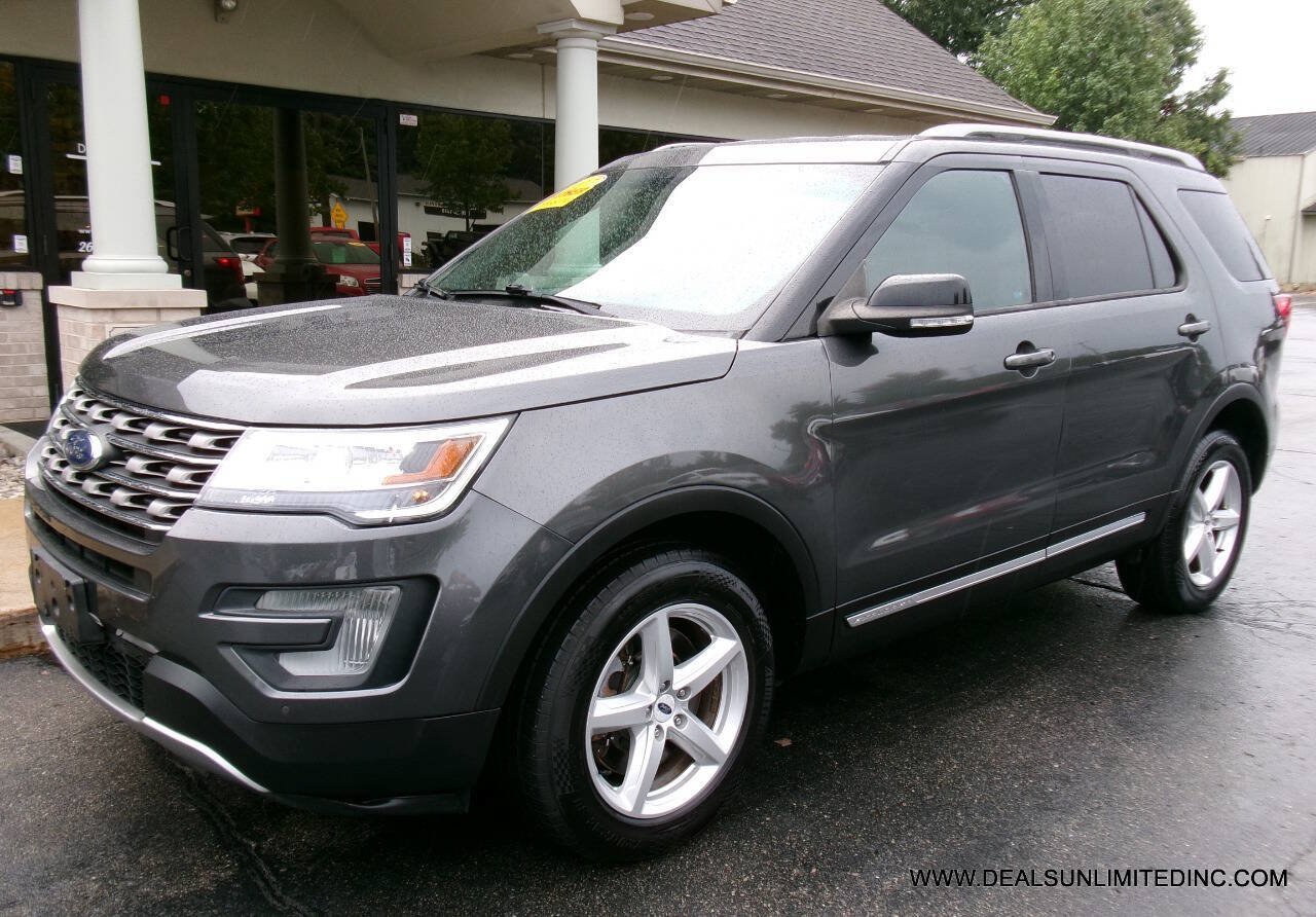 Used 2017 Ford Explorer XLT w/ Equipment Group 202A AWD/4WD image 1