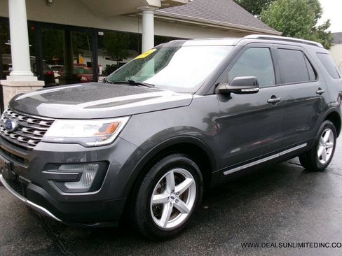 Used 2017 Ford Explorer XLT w/ Equipment Group 202A AWD/4WD image 1