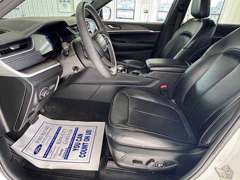 Certified 2024 Jeep Grand Cherokee L Limited w/ Luxury Tech Group II AWD/4WD image 19