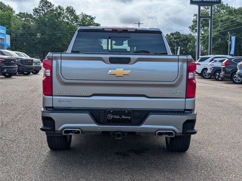 Used 2025 Chevrolet Silverado 1500 High Country AWD/4WD image 4