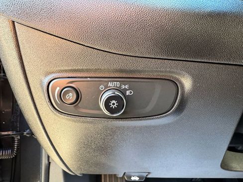 Used 2023 Chevrolet Equinox LT image 12