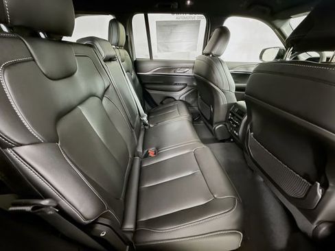 New 2025 Jeep Grand Cherokee Limited w/ Black Appearance Package AWD/4WD image 27