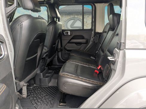 Used 2022 Jeep Wrangler Unlimited Sahara AWD/4WD image 16