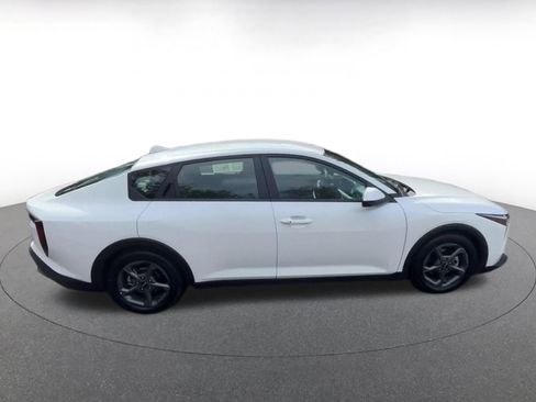 Used 2025 Kia K4 LXS image 16