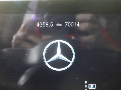 Used 2021 Mercedes-Benz GLB 250 4MATIC w/ Premium Package image 37