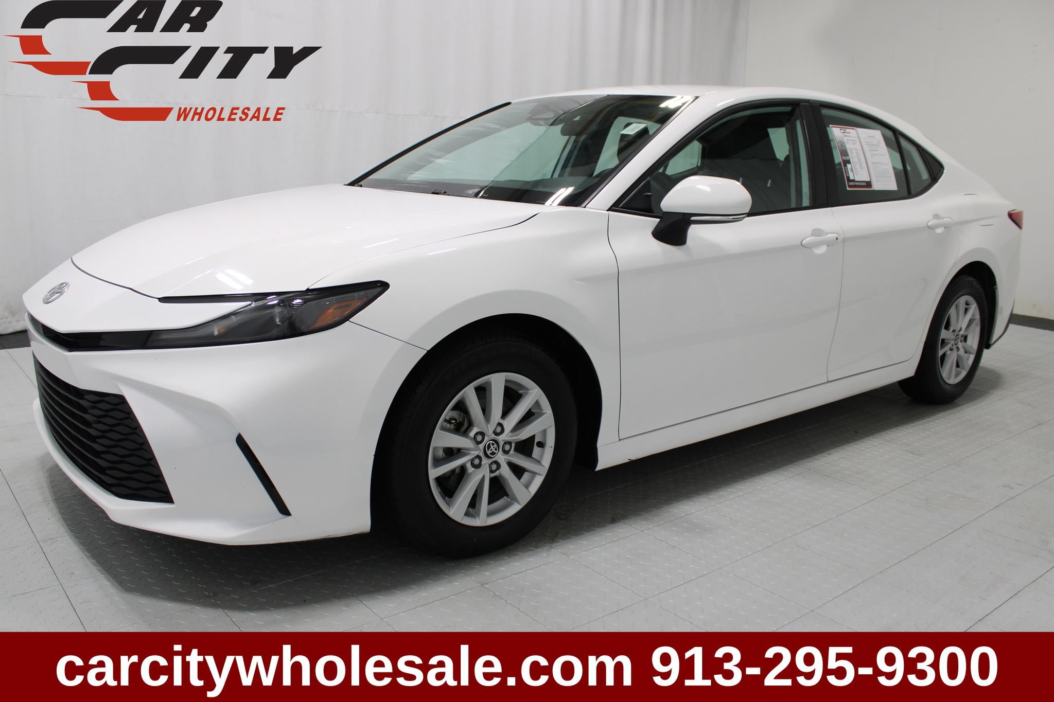 Used 2025 Toyota Camry LE FWD image 1