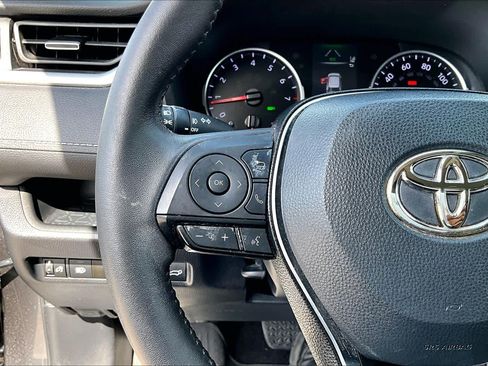 Used 2021 Toyota RAV4 XLE Premium FWD image 26