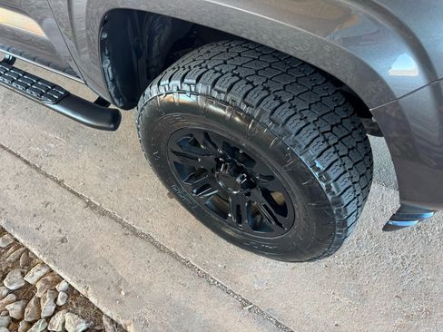 Used 2020 Toyota Tacoma SR image 27