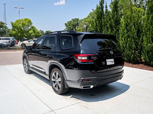 Used 2025 Honda Pilot Sport image 8