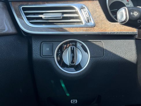Used 2014 Mercedes-Benz E 350 4MATIC Wagon image 19