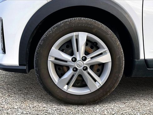 Used 2022 Nissan Kicks S image 8