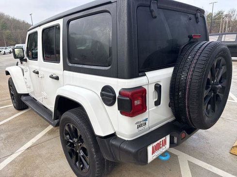 Used 2023 Jeep Wrangler Unlimited Sahara w/ Cold Weather Group AWD/4WD image 9