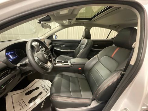 Used 2025 Nissan Sentra SR w/ SR Premium Package FWD image 10
