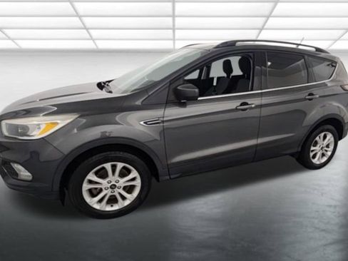 Used 2018 Ford Escape SE w/ SE Sync 3 Package AWD/4WD image 3