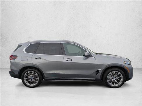 Used 2024 BMW X5 xDrive40i w/ Premium Package image 4