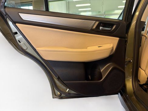 Used 2017 Subaru Outback 2.5i Premium image 24