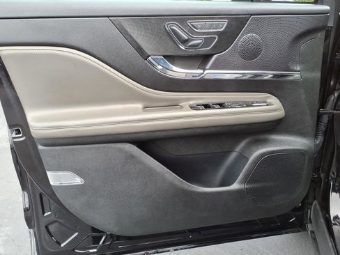 Used 2023 Lincoln Corsair AWD w/ Rear Removable Package Tray image 10