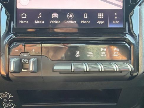 Used 2026 RAM 2500 Big Horn AWD/4WD image 38