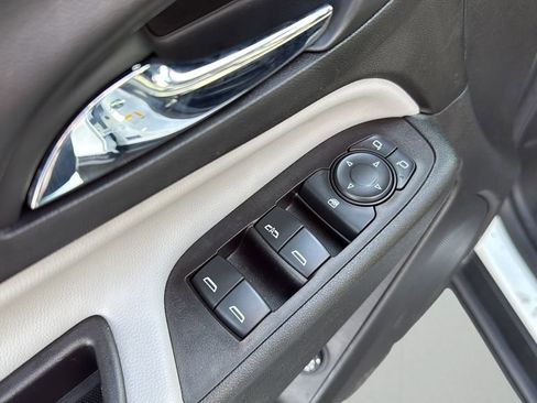 Used 2021 Chevrolet Equinox LT w/ Driver Convenience Package image 25