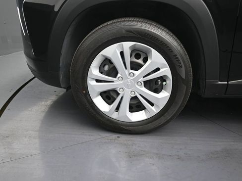 Used 2025 Chevrolet Trax LS image 9