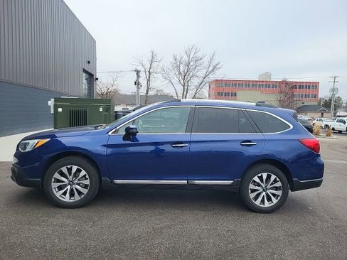 Used 2017 Subaru Outback 2.5i Touring image 6