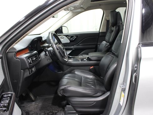Used 2023 Lincoln Aviator Reserve w/ Equipment Group 201A AWD/4WD image 3