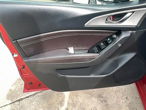 Used 2018 MAZDA MAZDA3 Touring image 16