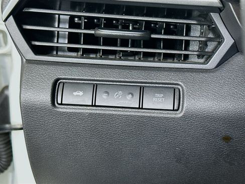 Used 2025 Nissan Altima 2.5 SV FWD image 17