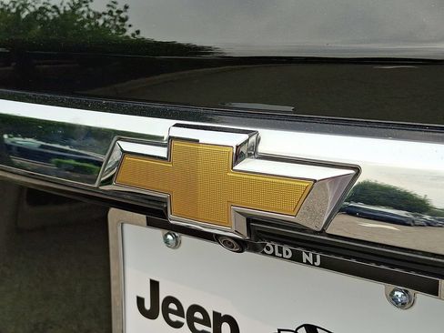Used 2023 Chevrolet Traverse LT FWD image 31