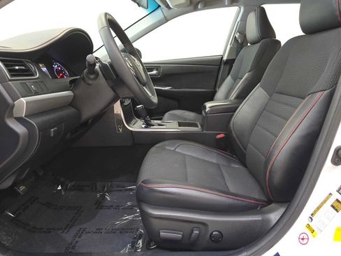 Used 2016 Toyota Camry SE w/ Moonroof Package FWD image 19