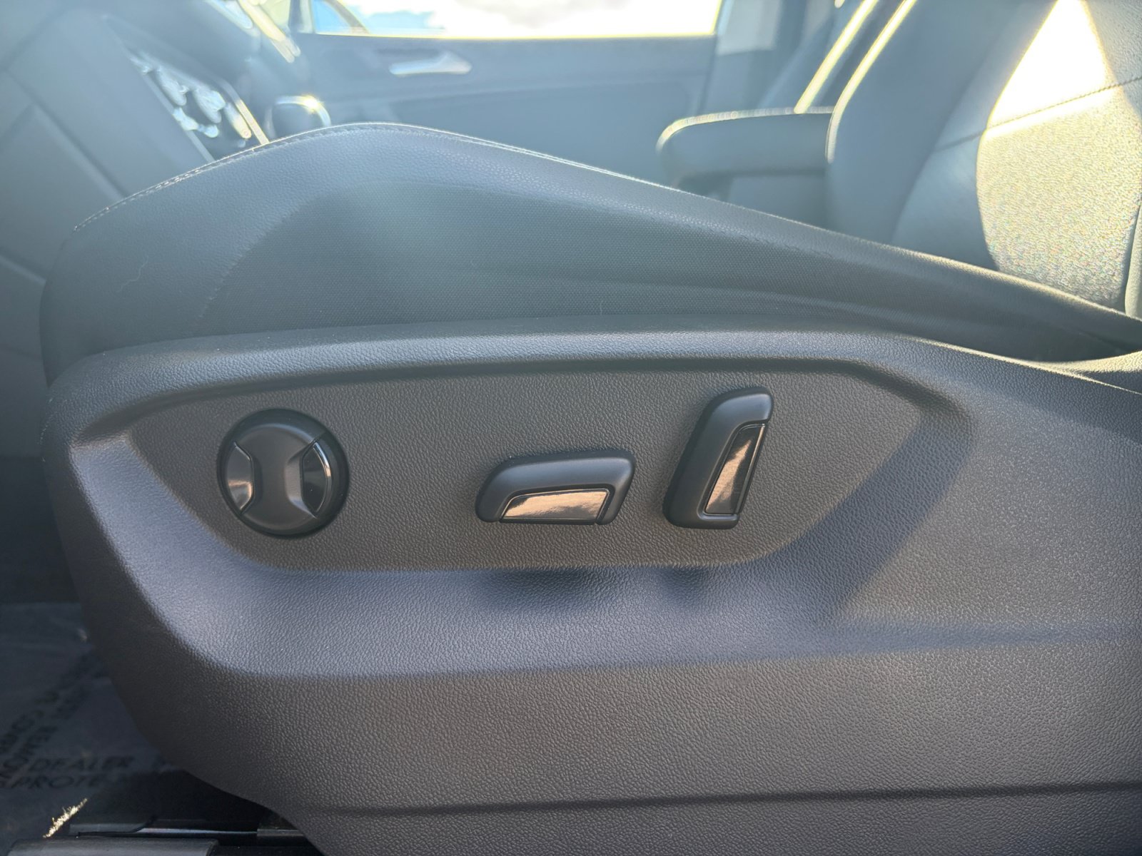 Used 2020 Volkswagen Tiguan SE w/ Panoramic Sunroof Package AWD/4WD image 15