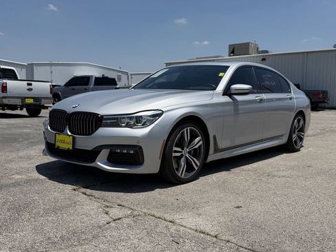Used 2019 BMW 740i w/ Executive Package RWD image 4