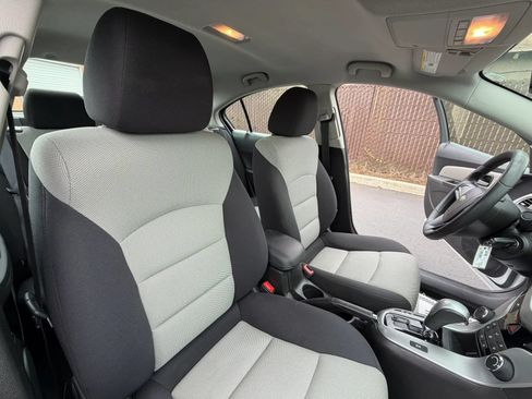 Used 2016 Chevrolet Cruze LS FWD image 23