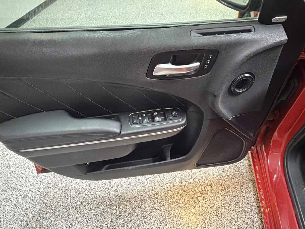 Used 2017 Dodge Charger R/T w/ Plus Group RWD image 13