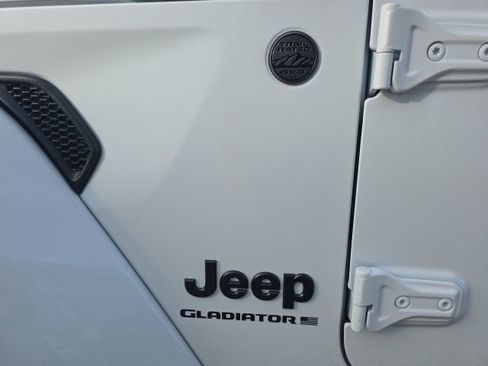 New 2026 Jeep Gladiator Willys AWD/4WD image 13