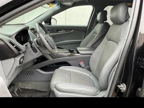 Used 2019 Lincoln Nautilus Reserve w/ Driver Assistance Package AWD/4WD image 2
