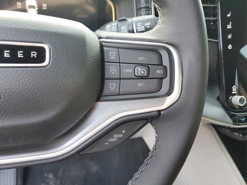 New 2025 Jeep Wagoneer L Series III w/ 8-pass Seating Package image 27