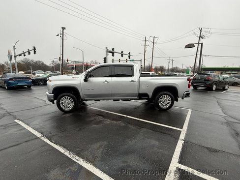 Used 2022 Chevrolet Silverado 2500 LTZ w/ LTZ Convenience Package AWD/4WD image 9