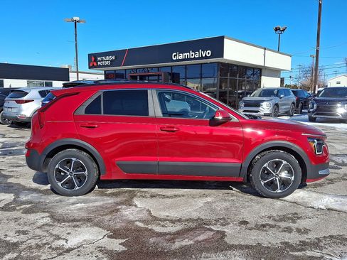 Used 2024 Kia Niro EX image 8