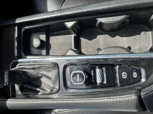 Used 2016 Volvo XC90 T6 Momentum AWD/4WD image 32