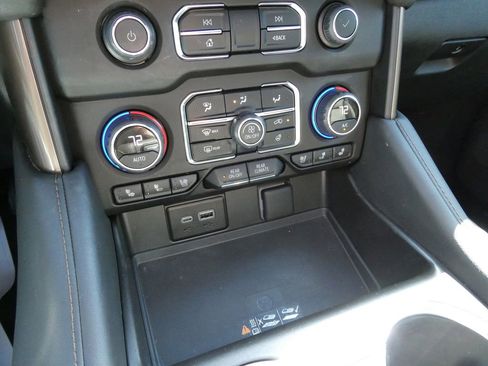 Used 2024 Chevrolet Tahoe High Country w/ Advanced Technology Package image 32