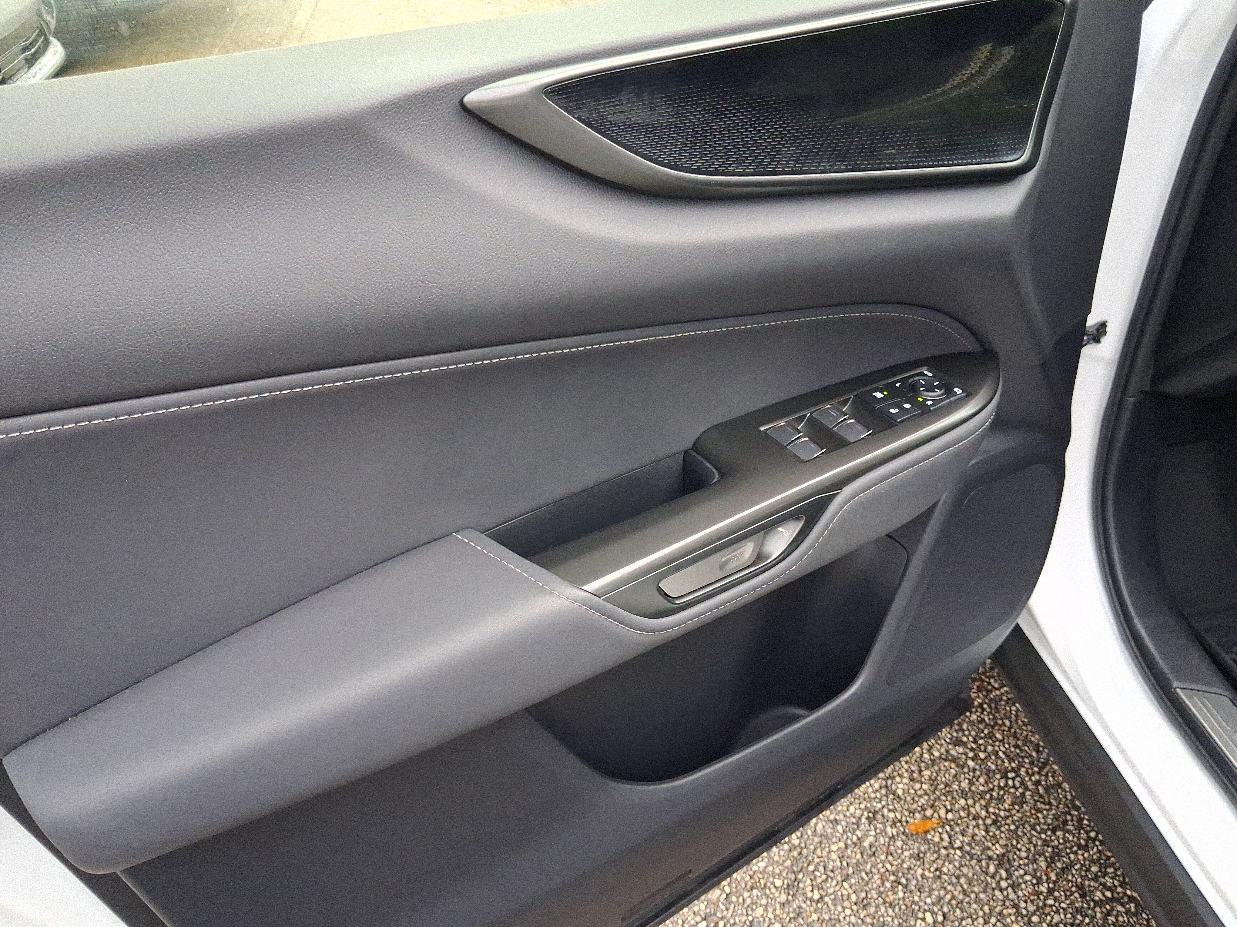 Used 2025 Lexus NX 250 FWD w/ Towing Package (2000 Lbs) image 13