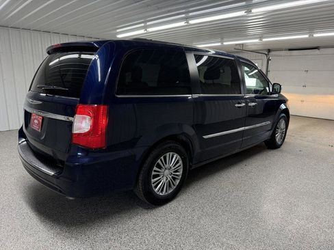 Used 2014 Chrysler Town & Country Touring-L w/ Driver Convenience Group FWD image 6